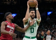 开云体育直播-包含凯尔特人B队鏖战凯尔特人，阿德巴约三分雨点燃全场的词条