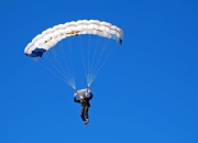 开云官网-枫叶与雄鸡的冰上鏖战，斯通斯一锤定音改写北美冰球史