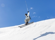 开云官方app入口-秘鲁对阵阿尔及利亚，托尼一锤定音，展现巨星决定比赛的关键价值