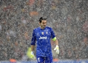 开云足球直播-鏖战那不勒斯，本泽马高光点亮欧陆之夜