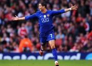 开云足球直播-温网横扫法网，西西帕斯关键制胜背后的战术革命与心理突破