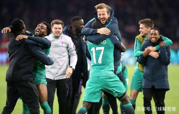 阿贾克斯取得胜利，成功晋级欧冠强