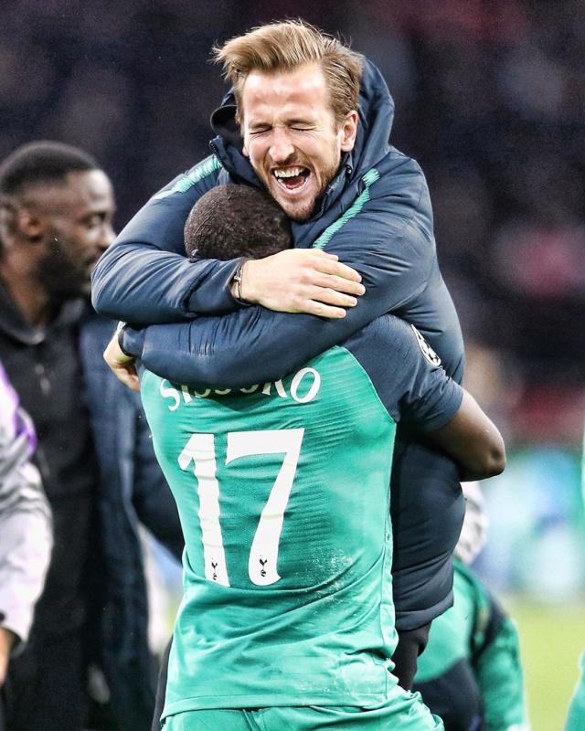 阿贾克斯取得胜利，成功晋级欧冠强