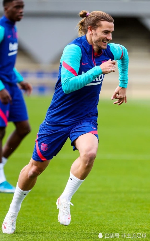 包含RB莱比锡全取三分成功登顶积分榜的词条