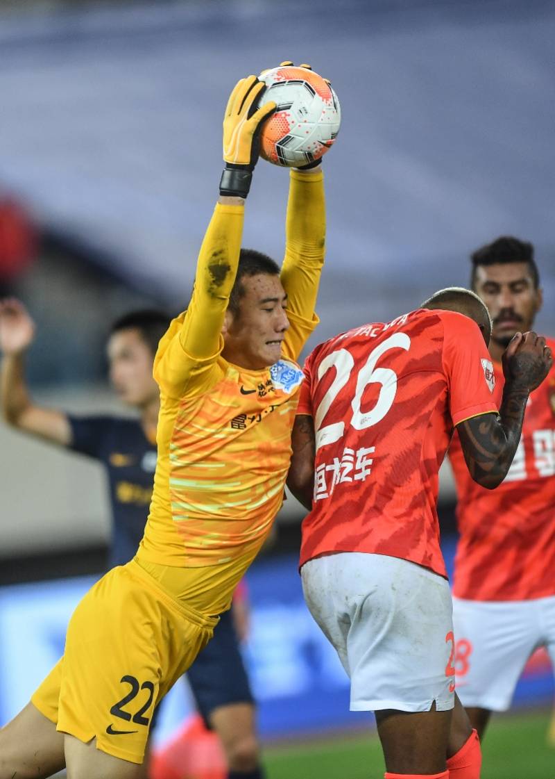 巴格达关门将在比赛中精彩扑救