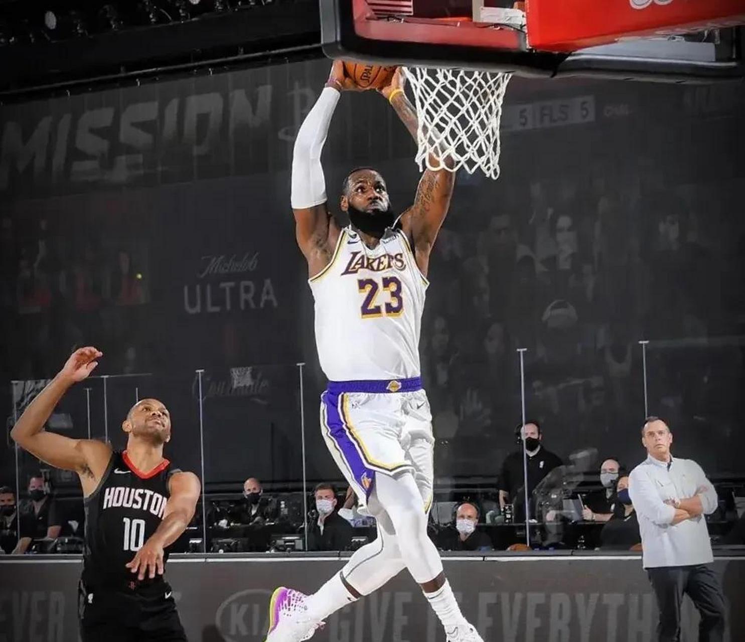 教练组战术部署成功，取得关键胜利