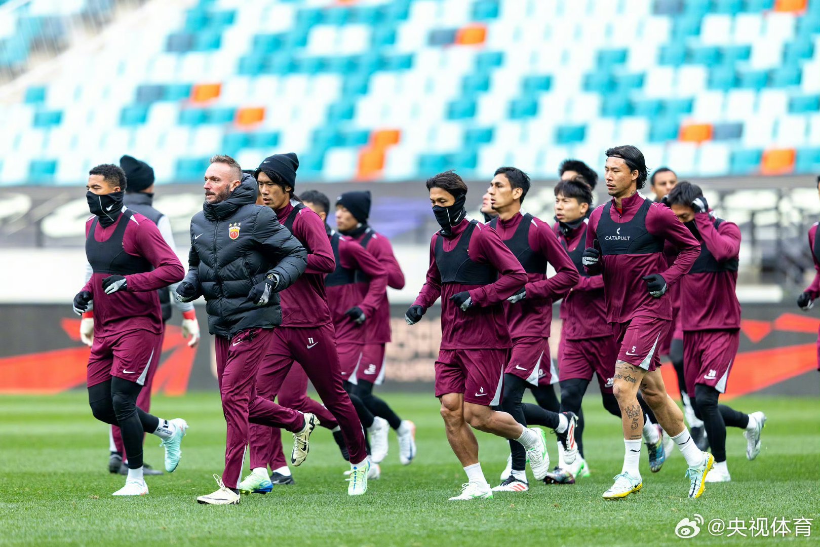 关于国内足球联赛战况备受关注，球迷热情高涨的信息