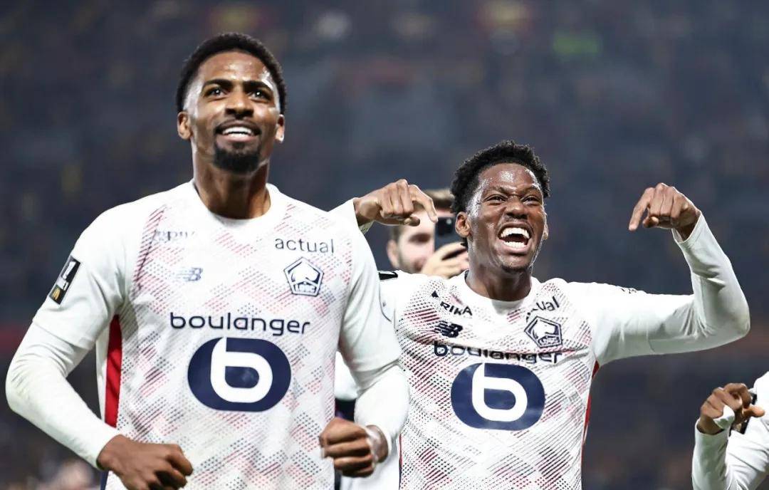 包含里尔客场逼平尼斯，保持不败的词条