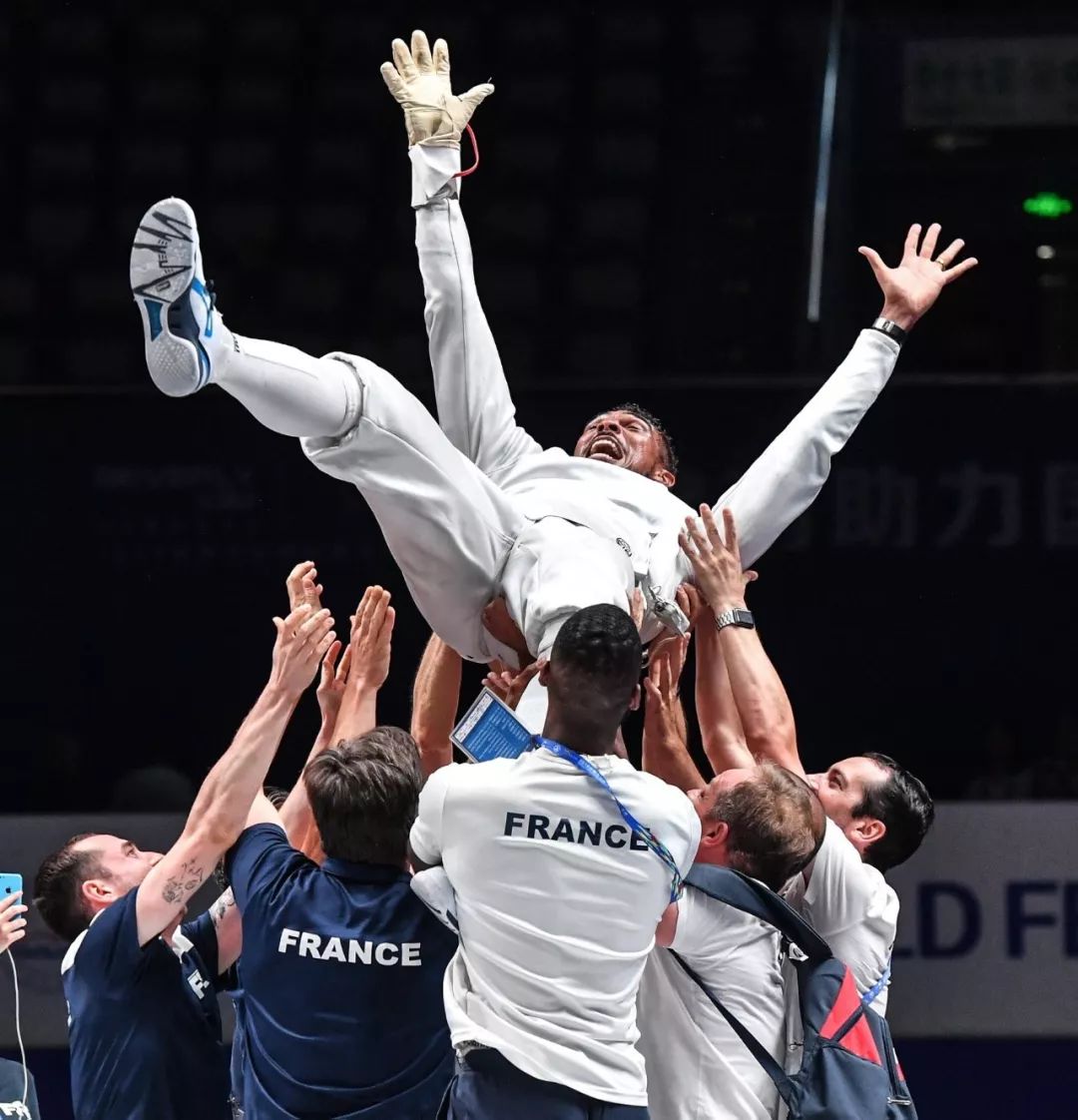 澳大利亚队在击剑赛场上实现逆袭，夺得桂冠的简单介绍