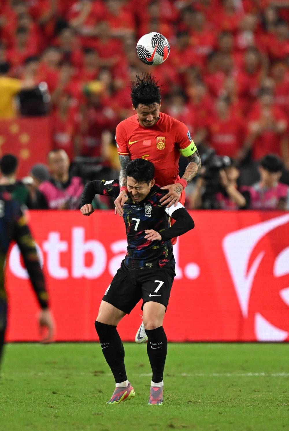 东亚运动会足球比赛,韩国队与日本队战成平局 东亚运动会足球比赛,韩国队与日本队战成平局