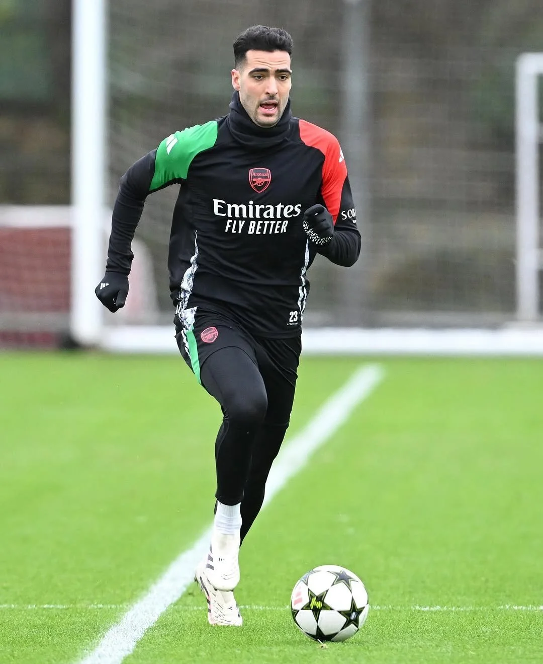 包含摩纳哥后卫出色表现，为球队稳定局势的词条