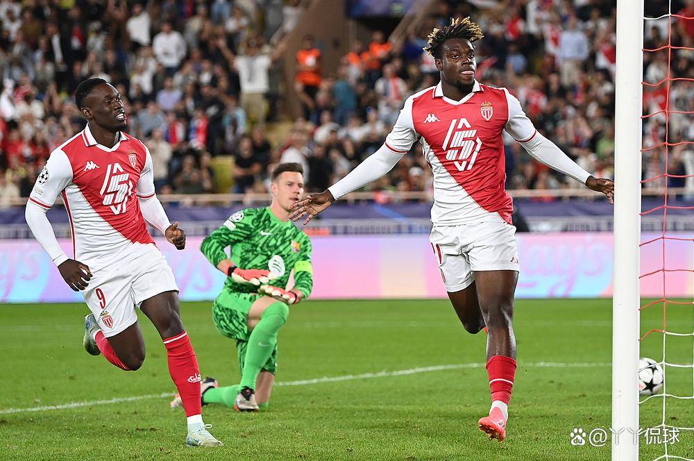 包含摩纳哥后卫出色表现，为球队稳定局势的词条