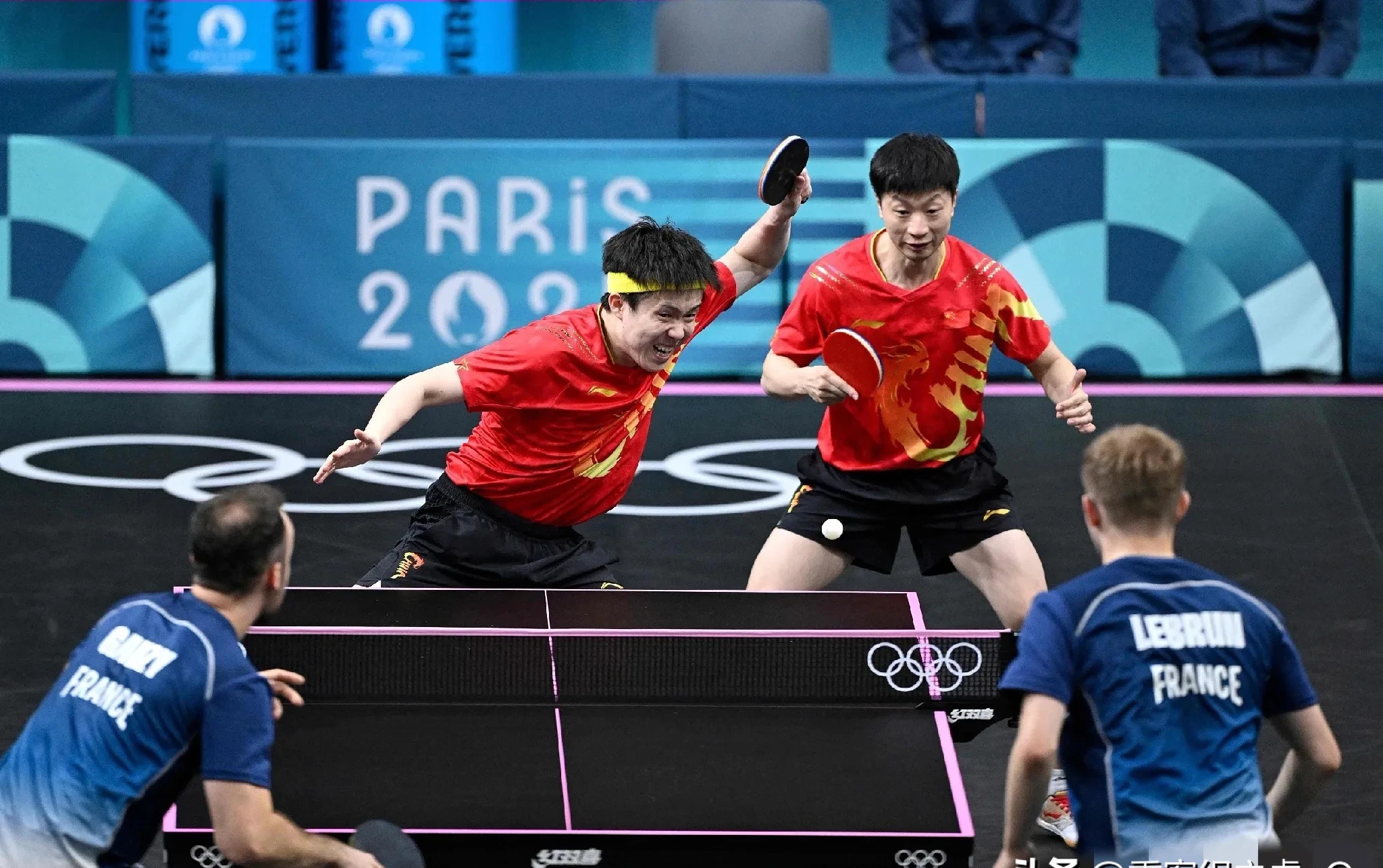 英国乒乓球队鏖战中国乒乓球队，马龙关键制胜的简单介绍