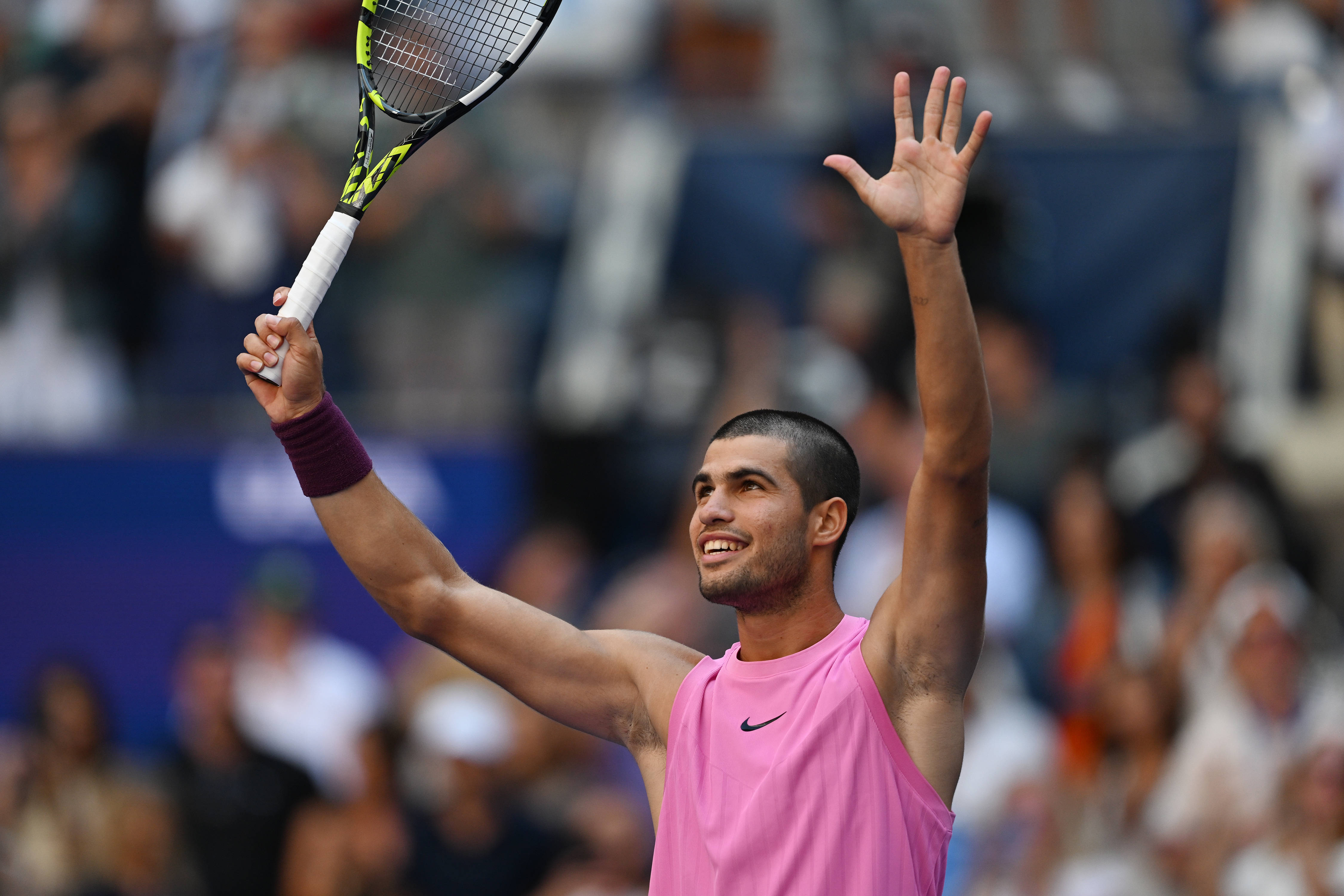 包含西班牙网球队逆转英国网球队，阿尔卡拉斯送出助攻的词条