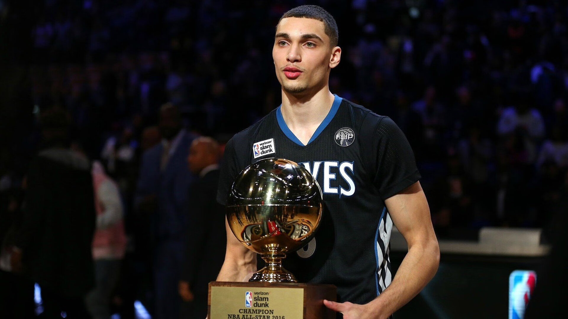 库里关键三分定乾坤，广东队险胜鹈鹕展韧性