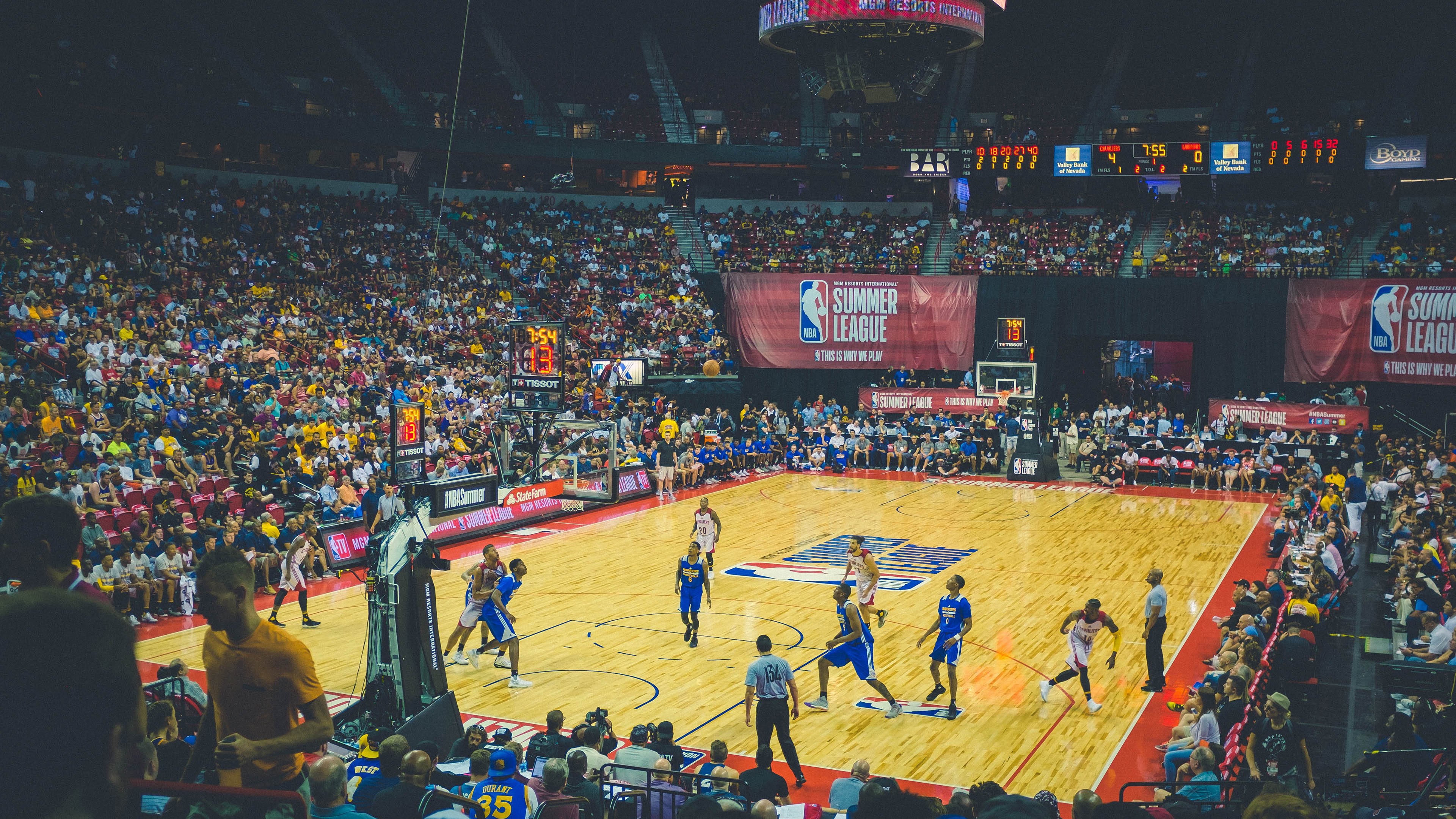 掘金强势晋级，小贾伦接管比赛，NBA季后赛的新篇章