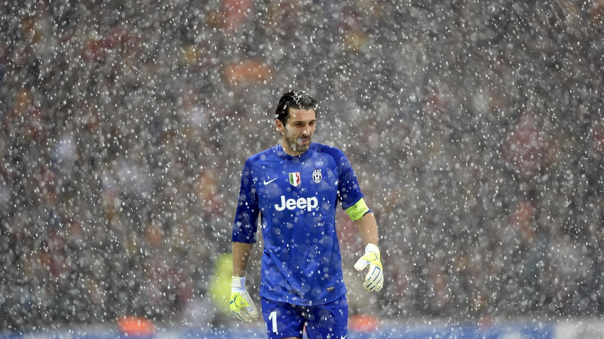 鏖战那不勒斯，本泽马高光点亮欧陆之夜