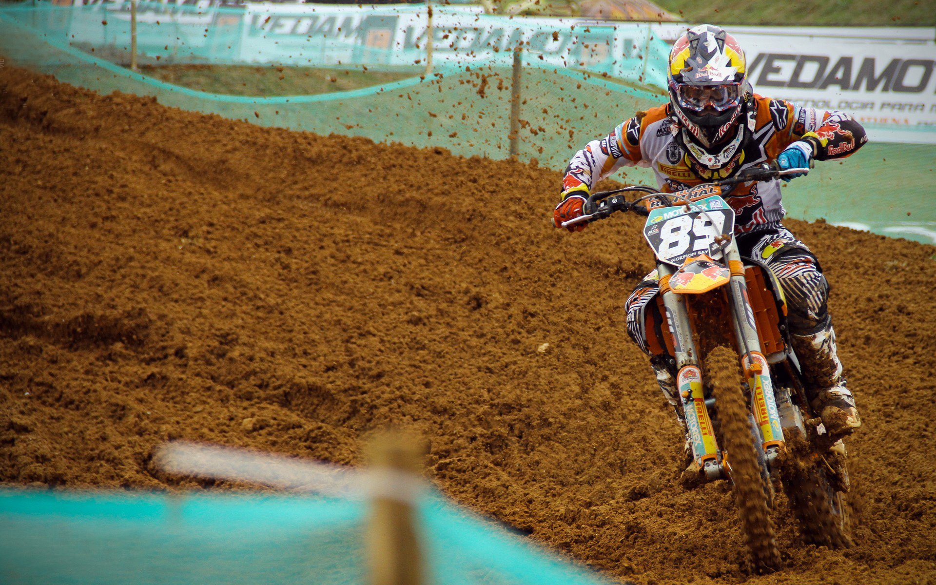 当莱万在风暴中站起，曼城铁蹄与南非足球的觉醒时刻