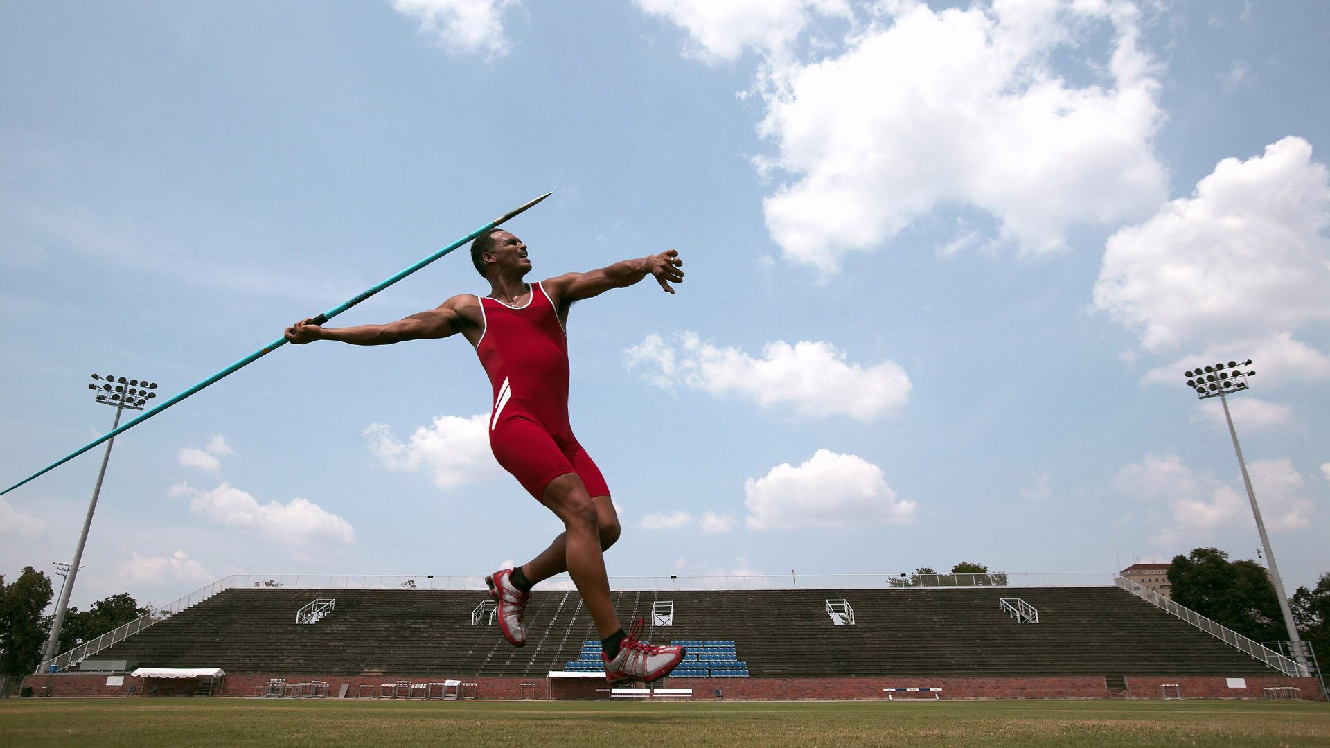 赛道与绿茵的交响，范戴克关键节点连续得分启示录