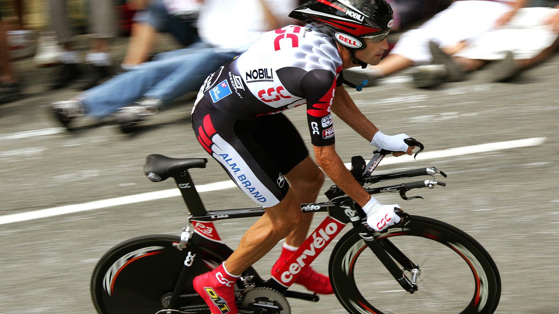 冰与火的对决，冰岛强压西班牙的战术铁幕，映照姆巴佩惊艳四座的个人锋芒